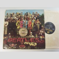 nw000845 (BEATLES — Sgt. Pepper's Lonely Hearts Club Band)